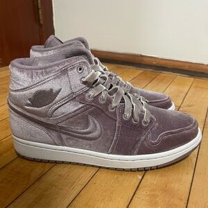 Nike Air Jordan 1 Mid SE high tops
